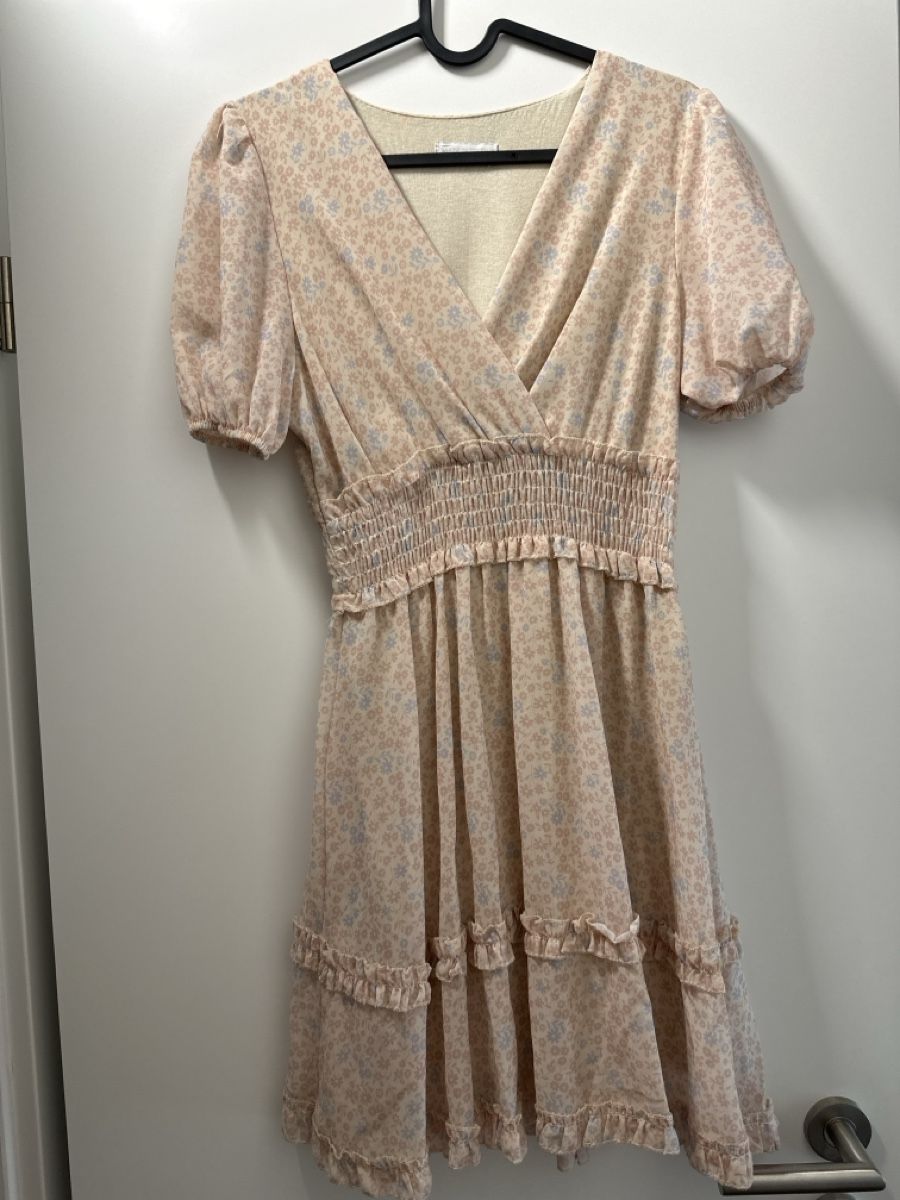 Vestiti: Sommerliches Minikleid mit Blumenmuster, Grösse S, – Usato da Reichenburg venduto da Noelle6002
