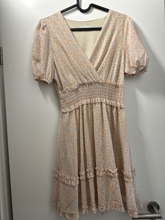 Sommerliches Minikleid mit Blumenmuster, Grösse S,