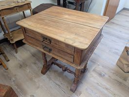 Table d'appoint, de chevet, ancienne