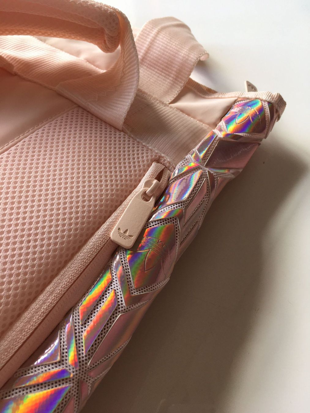 Adidas Zaini: Sac à dos Adidas holographique - édition limitée – Usato da Troinex venduto da Irisglo 3