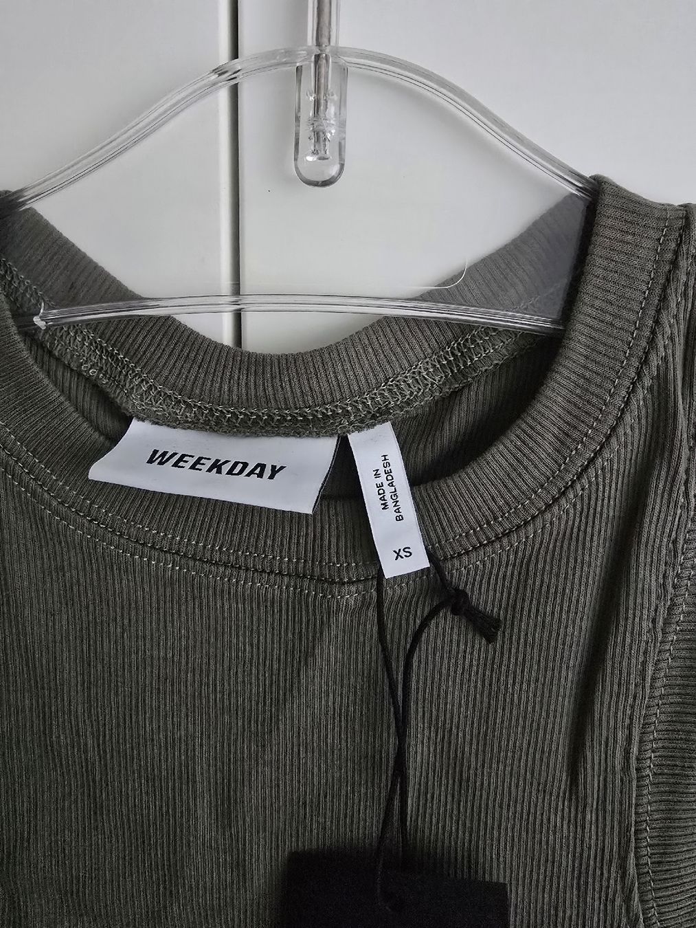Weekday Top: Weekday Crop Top - Grösse XS – Nuovo e nell'imballaggio originale da Rickenbach b. Wil venduto da VeryLovelyThings 1