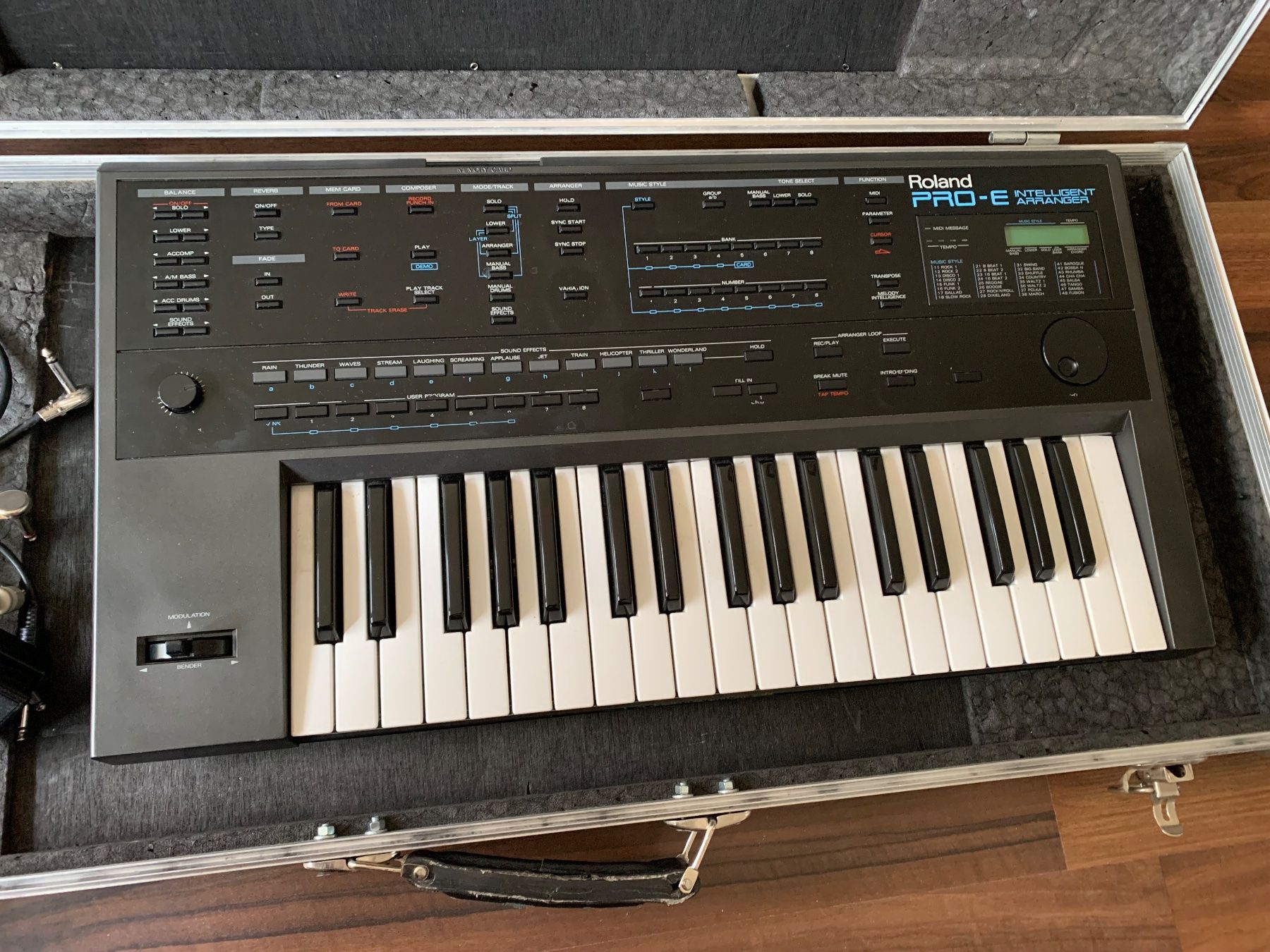 Roland Strumenti musicali: Begleitautomat Roland Pro-E – Usato da Ittigen venduto da gimii