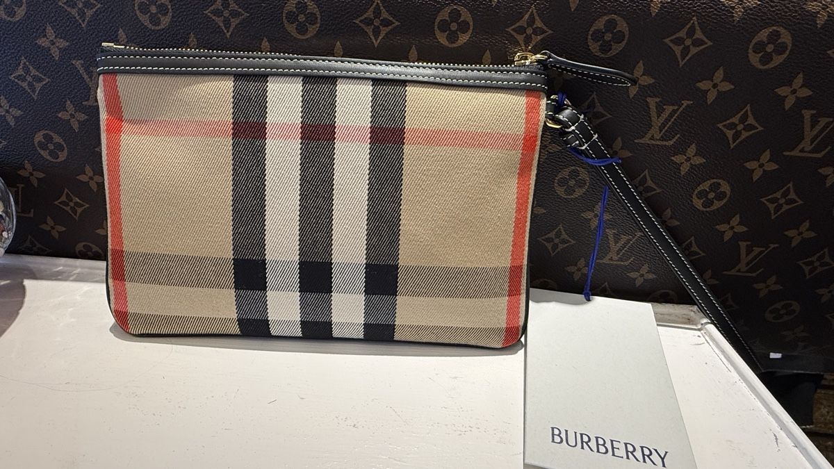 Burberry Borse: Burberry neu mit Staubbeutel – Nuovo e nell'imballaggio originale da Lachen SZ venduto da HelvetiaLuxury 4