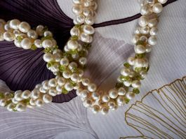 Collier de perles d’eau douce et pierres vertes, 70cm