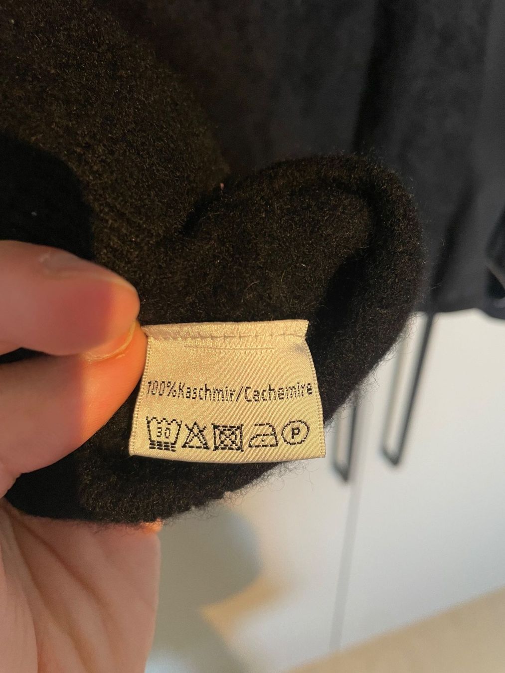 Pulls & Sweat-shirts: Schwarzer Kaschmir Pullover, Top Zustand – D'occasion à Zürich par k42m 2