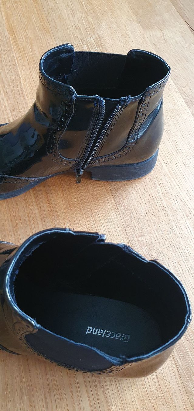 Damenschuhe: schwarze Lack Stiefeletten Grösse 37 – Gebraucht aus Goldach von nikkaaa 3
