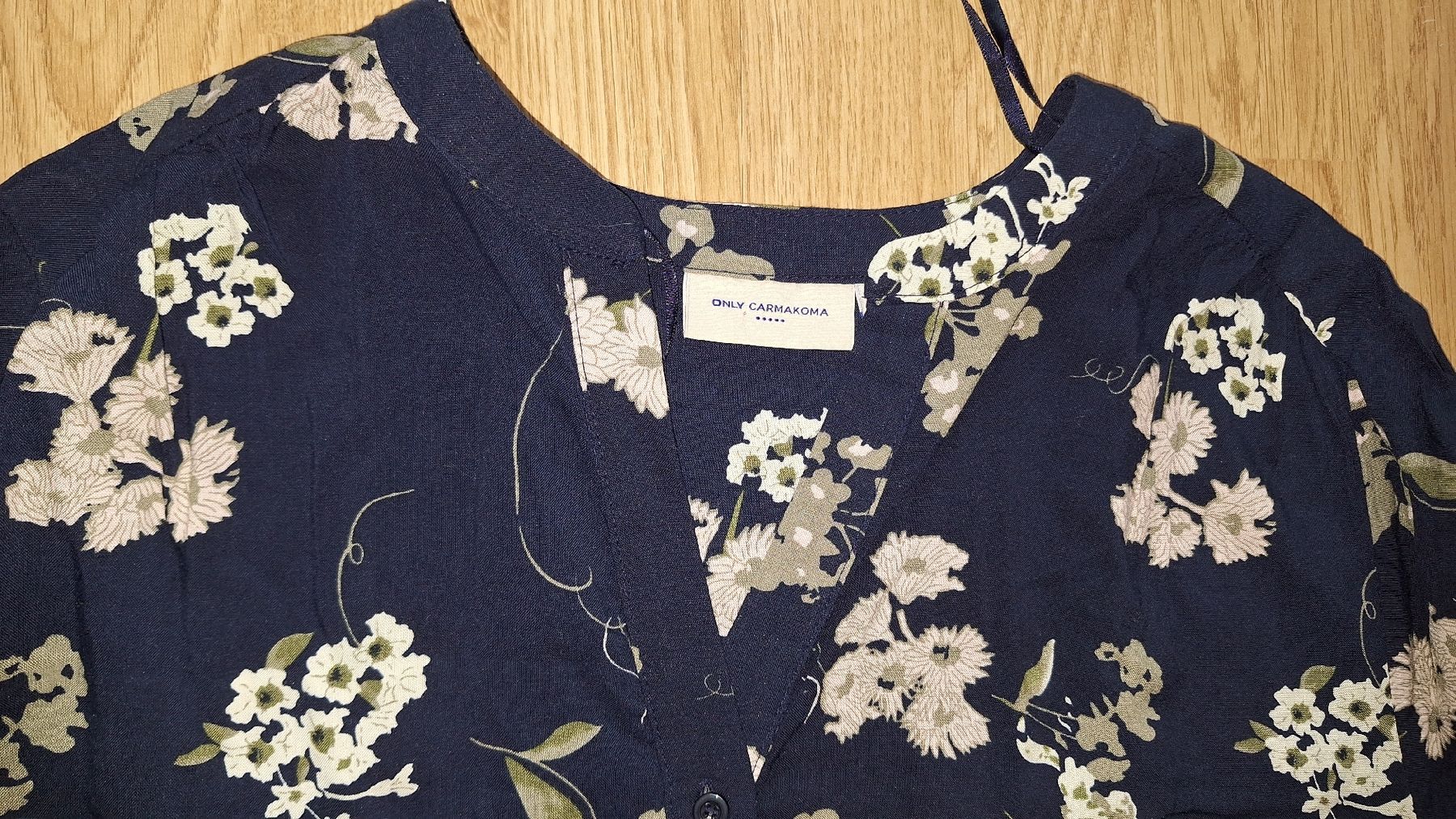 Camicette: Only Carmakoma Bluse, Gr. 44, Dunkelblau mit Blumen – Usato da Lützelflüh-Goldb venduto da bli_f2v9 3