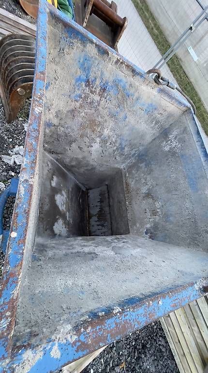 Alle Maschinen: Benne à béton 750 ltrs – Gebraucht aus Chamoson von Michellod_Constru 2