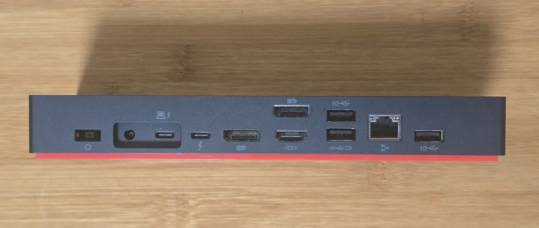Lenovo Docking station: Lenovo ThinkPad Universal Thunderbolt 4 Dockingstation – Usato da Bülach venduto da SamtheBoogieman 3