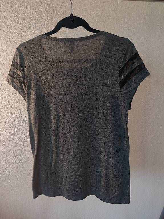 T-Shirts: T-shirt gris taille M H&M – Gebraucht aus Fribourg von cou_v62j 1