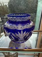 Vase en cristal bleu taillé motif floral bon état