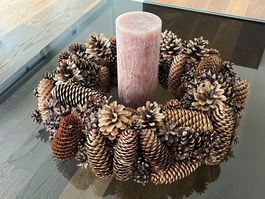 Opulenter grosser ADVENTSKRANZ aus Zapfen