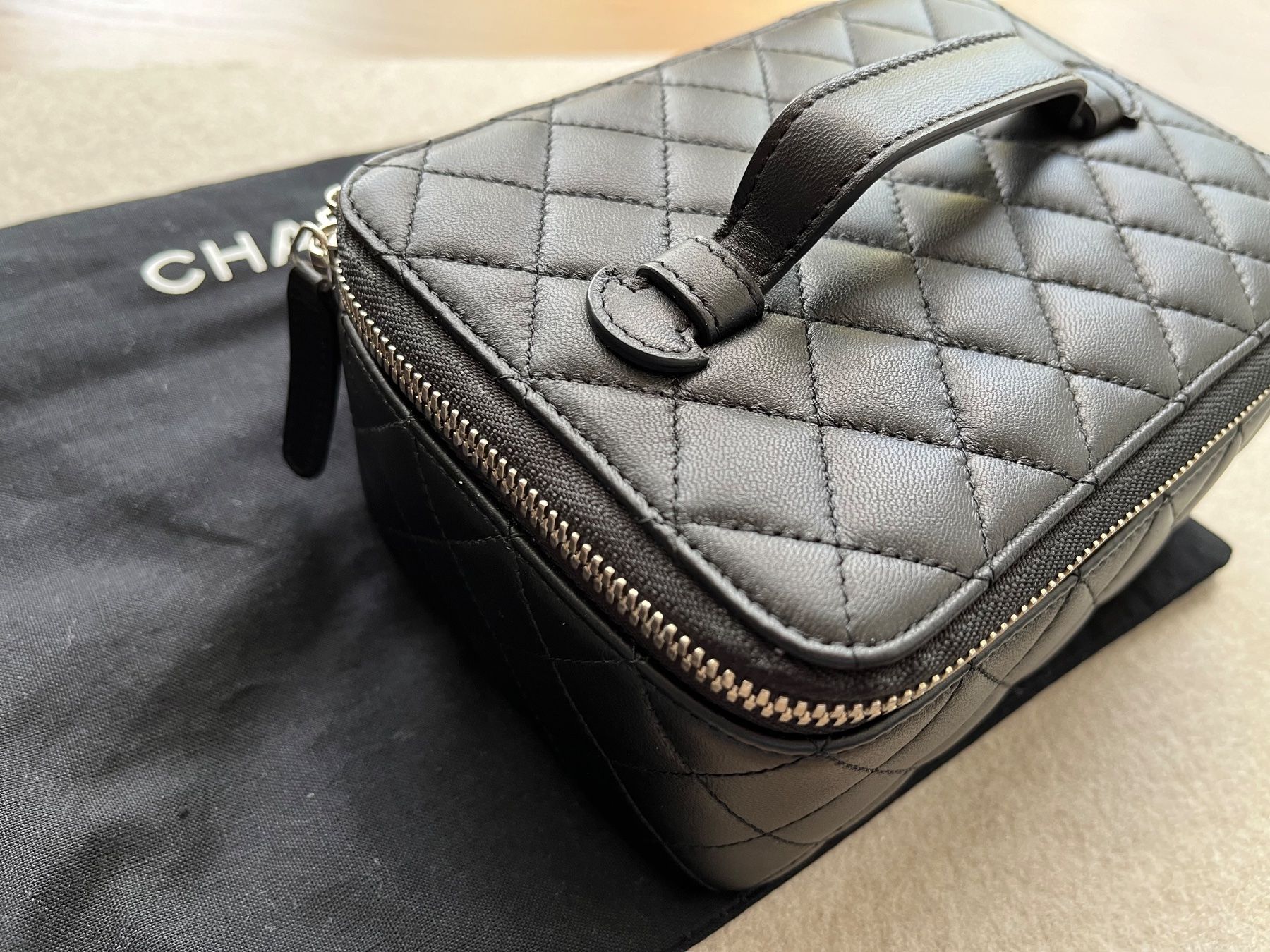 Chanel Portagioie: Chanel Vanity - Very good condition – Usato da Villars-sur-Glâne venduto da etoupe621