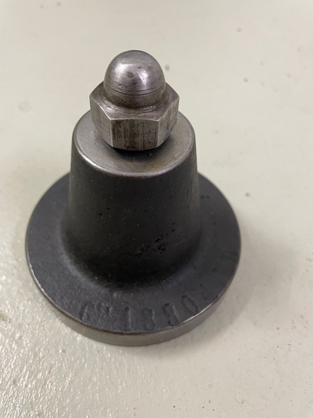 Alle Werkzeuge: 4 x STAHLFUSS, MIT VERSTELLSCHRAUBE G3/8" FEINGEWINDE – Gebraucht aus schaffhausen von gka_96cv 1