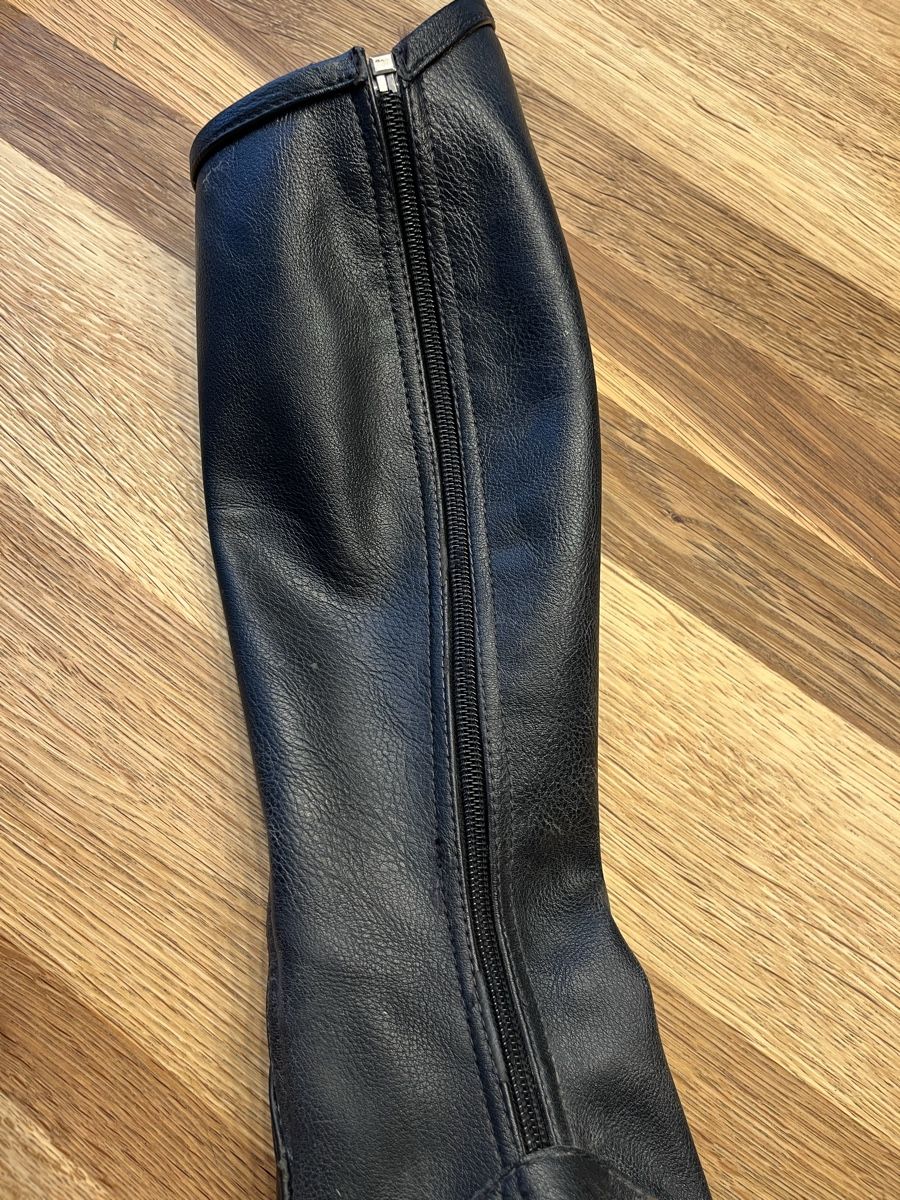 Stinchiere & Fasciature: Schwarze Leder Chaps / Stiefelschäfte - Top! – Usato da Wimmis venduto da Sylsd 5