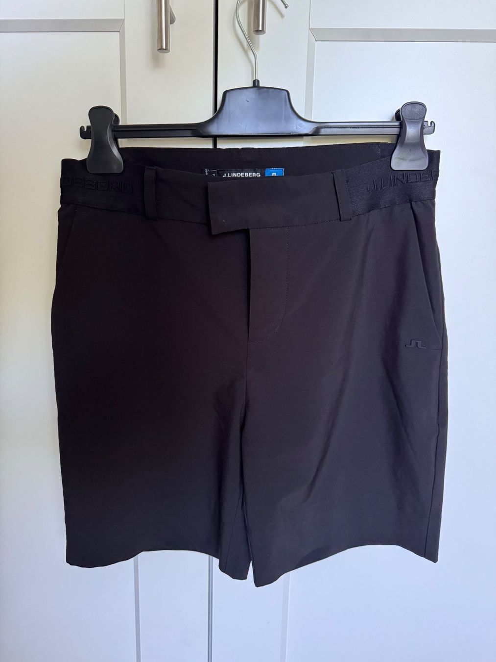 Lindeberg Pantaloni: J.Lindeberg Golf-Shorts schwarz – Usato da Itingen venduto da Beroce