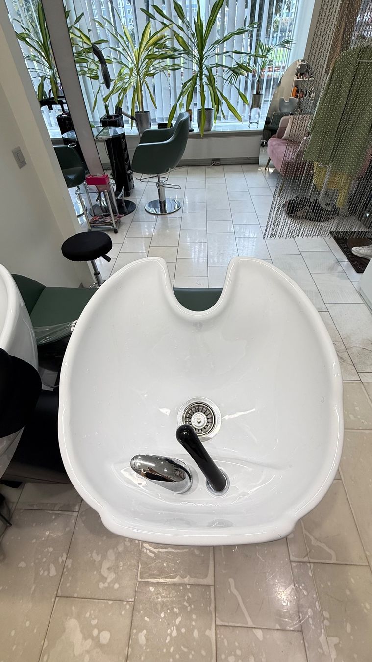 Lettini & sedie per cosmetici: Coiffeur waschen Platz – Usato da Zumikon venduto da cbn_zl8h 4