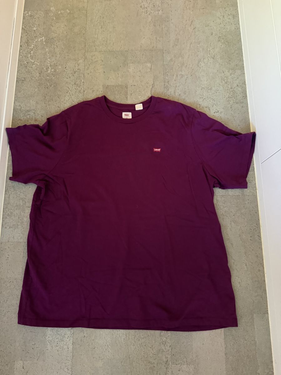 Levi's T-shirt: T-shirt Levis taille XXL  – Usato da Fully venduto da Melvin5