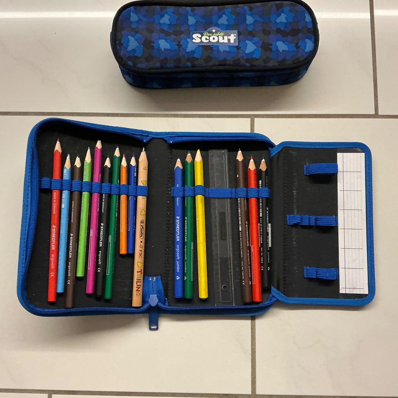 Astucci : Schul Etui Scout mit Traktor Motiv – Usato da Biel-Benken BL venduto da Sahra1 1