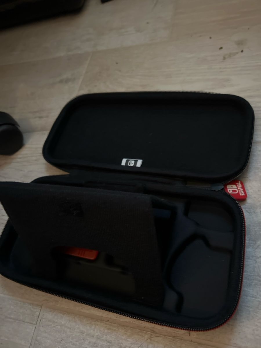Nintendo Schutzhüllen: Nintendo Switch Tasche - Top Zustand! – Gebraucht aus Sigriswil von Lujana04 2