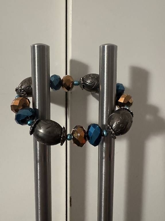 Colliers: Collana e bracciale con diamantini azzurri – Neuf (Voir description) à Maggia par Violettra 3