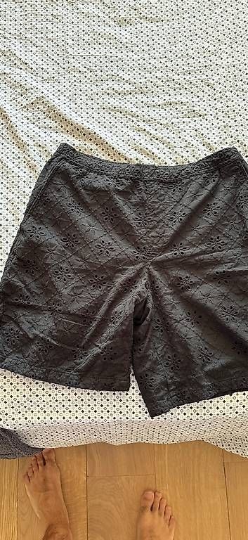 Pantaloni: Short Zara taille M – Usato da Geneve venduto da tom_d7f8