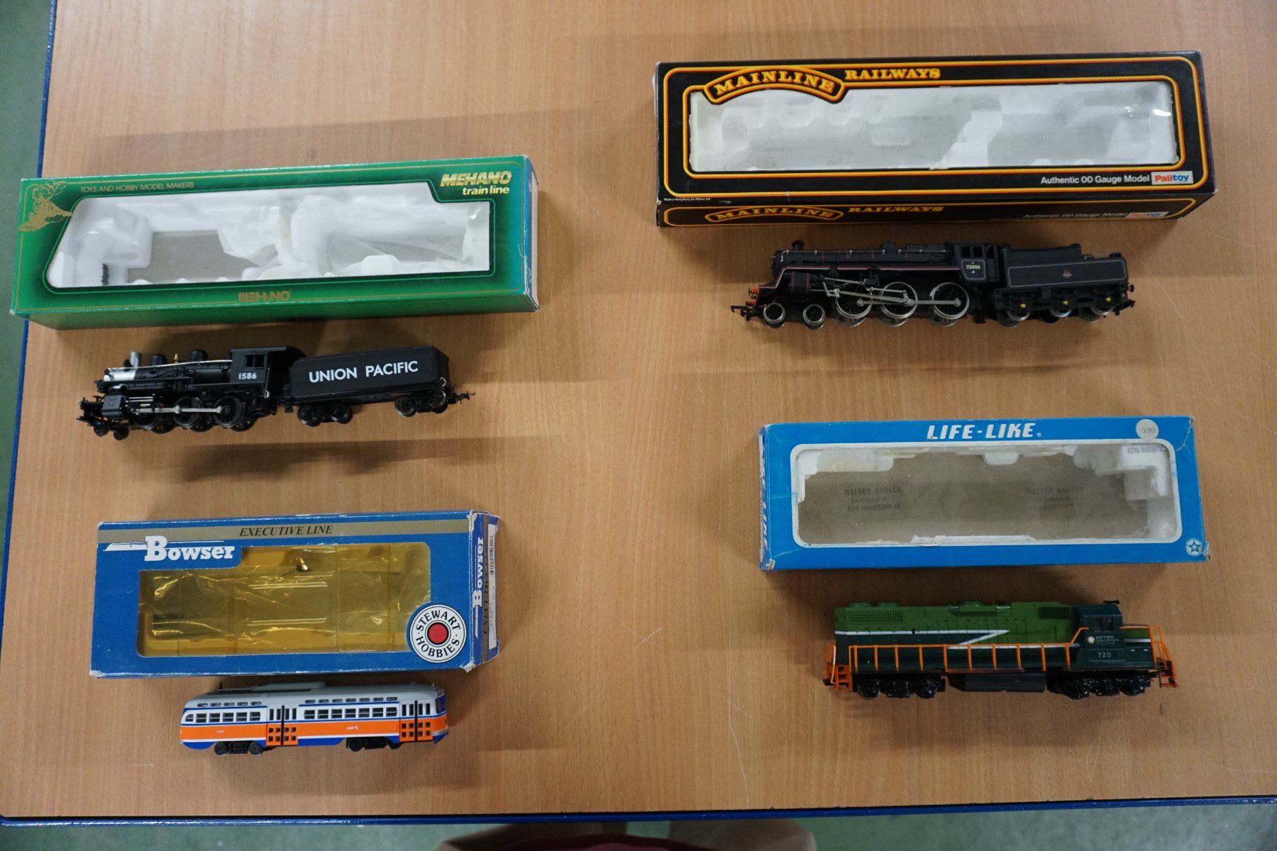 Modellini di ferrovie: 4 Eisenbahnmodelle der USA – Usato da Effretikon venduto da CS1973