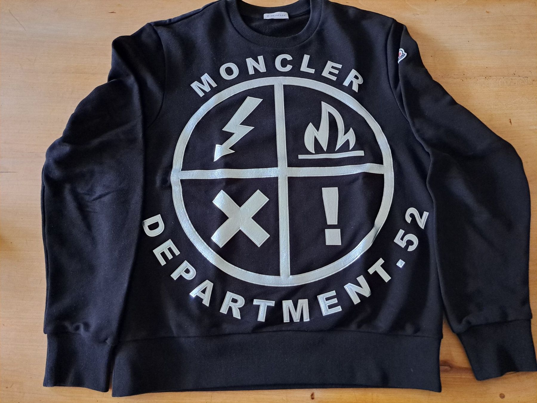 Moncler Maglioni & Felpe: Moncler Pullover schwarz Grösse M neuwertig – Usato da Greifensee venduto da Tobuyandsell