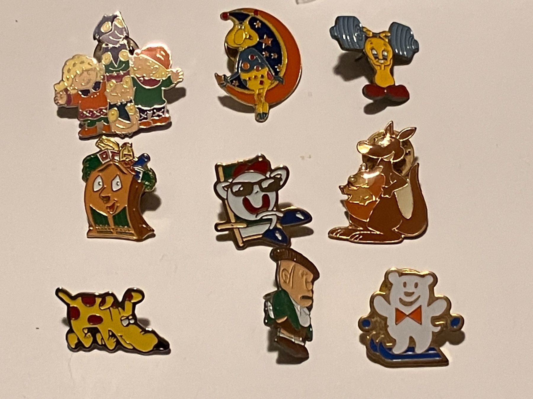 Placchette & Badge: 9 Pin Figuren Comic (52) – Usato da Basel venduto da djwwpp