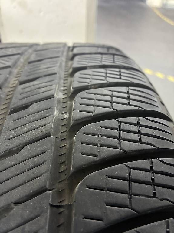 Sonstiges Schreiben & Zeichnen: Winterreifen Pirelli 325 35 22 – Gebraucht aus Neuenhof von Gt5.Performance_ 2