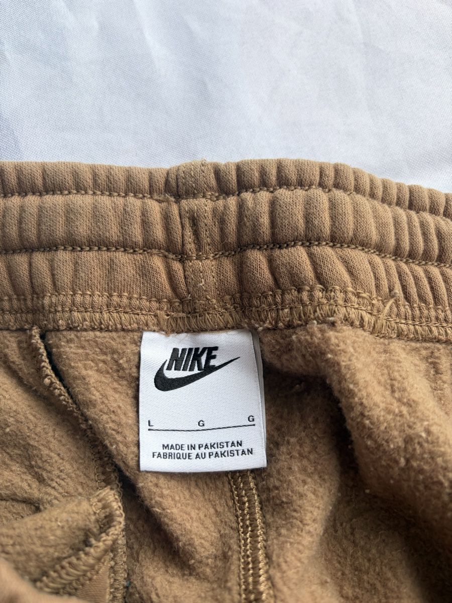 Nike Hosen: Training brun Nike  – Gebraucht aus Pully von ari_78pk 1
