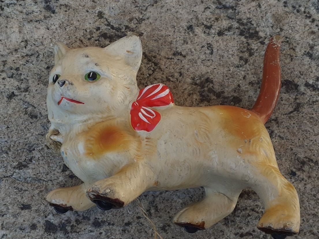 Spielzeuge: Spielzeug Katze auf Rollen antik – Gebraucht aus Mörschwil von antiksalon 8