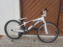 Vélo BMX MBK MX550 blanc