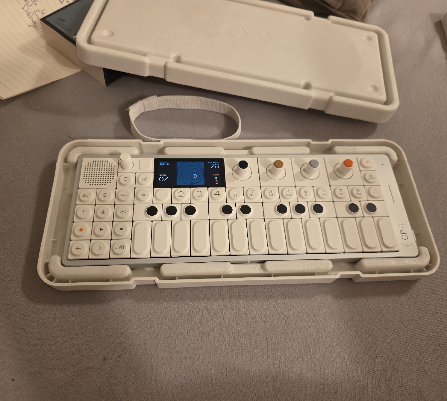 Teenage Engineering Instruments de musique: TE Field OP-1, comme neuf – Neuf (Voir description) à Vevey par RuineVolney