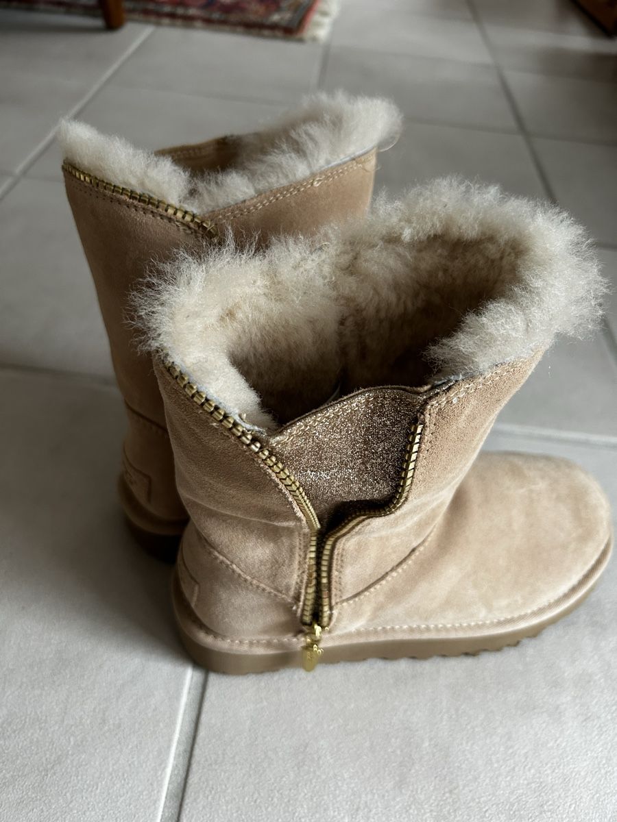Ugg Scarpe da donna: Neue Uggs Grösse 37 – Nuovo (secondo la descrizione) da Winterthur venduto da Sunshineandrain