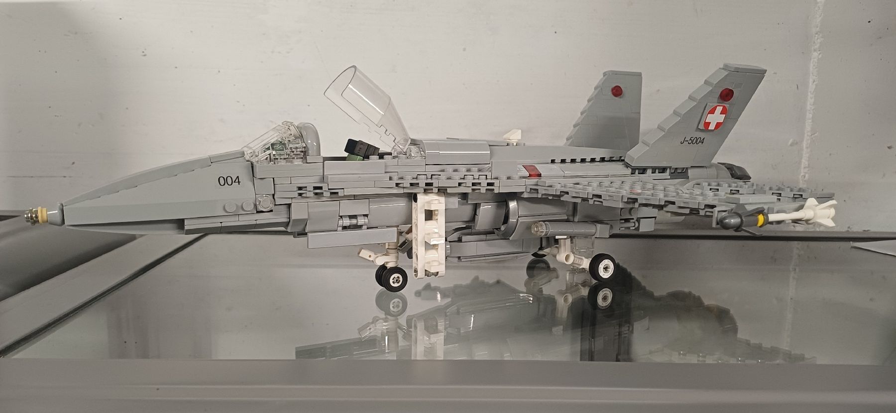 Lego Baukästen: Lego FA-18 Schweizer Luftwaffe – Gebraucht aus Schachen LU von Passagier959