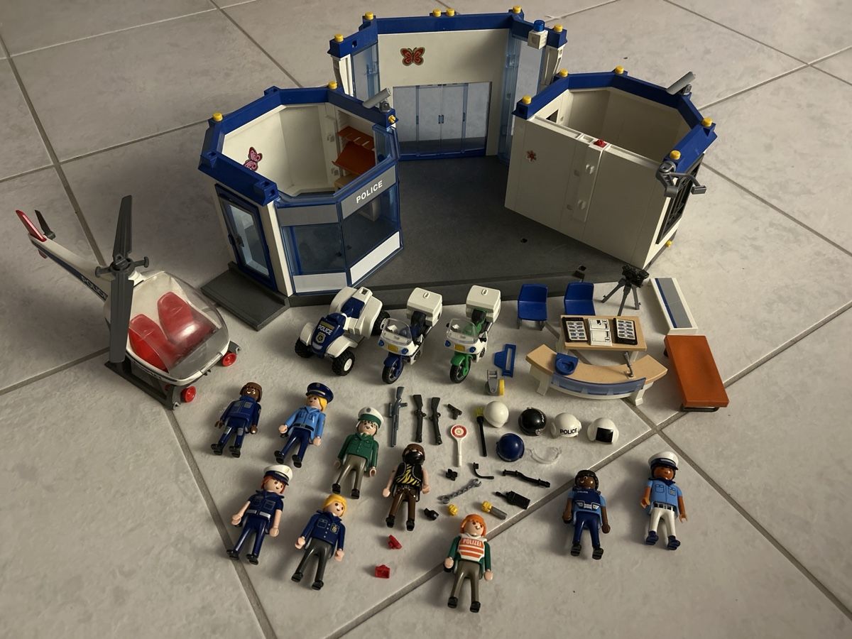 Playmobil Giocattoli: Polizeistation Playmobil – Usato da Lostorf venduto da Venice16