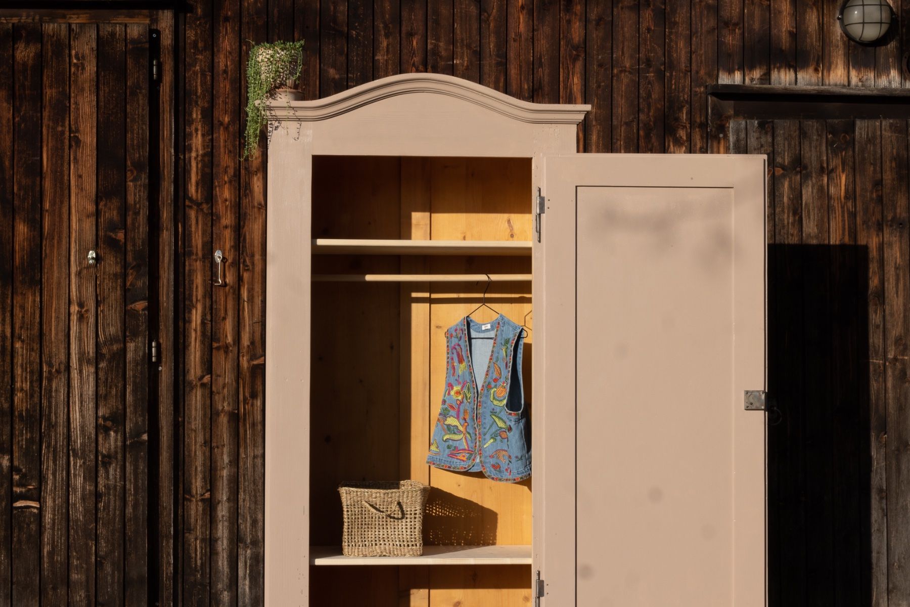 Schränke: Vintage Kleiderschrank – Gebraucht aus Oberriet SG von papillon_vintage 2