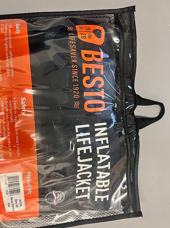 Giubbotti di salvataggio: Rettungsweste Besto Inflatable Lifejacket 165 Manual – Usato da Bäch SZ venduto da chrk
