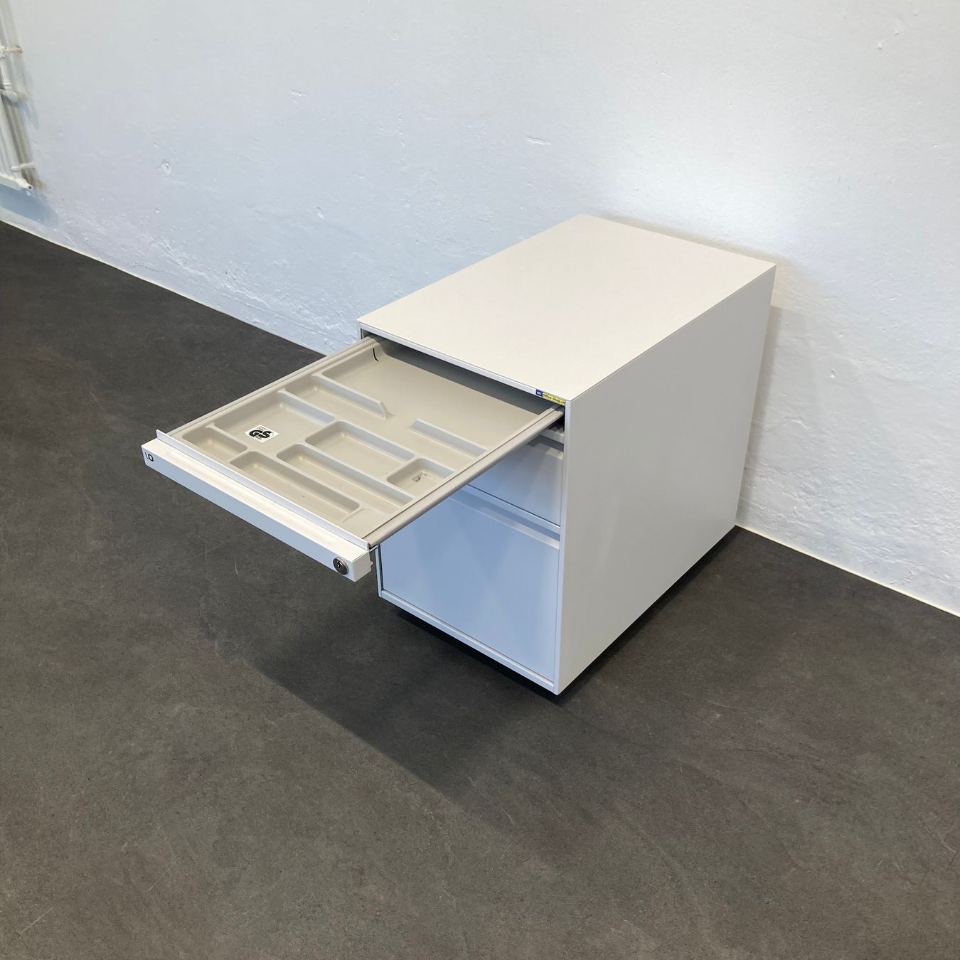 Lista Banconi: Lista Office LO Serie L Roll-Korpus 600mm - – Usato da Schönenwerd venduto da mcofficeshop 5