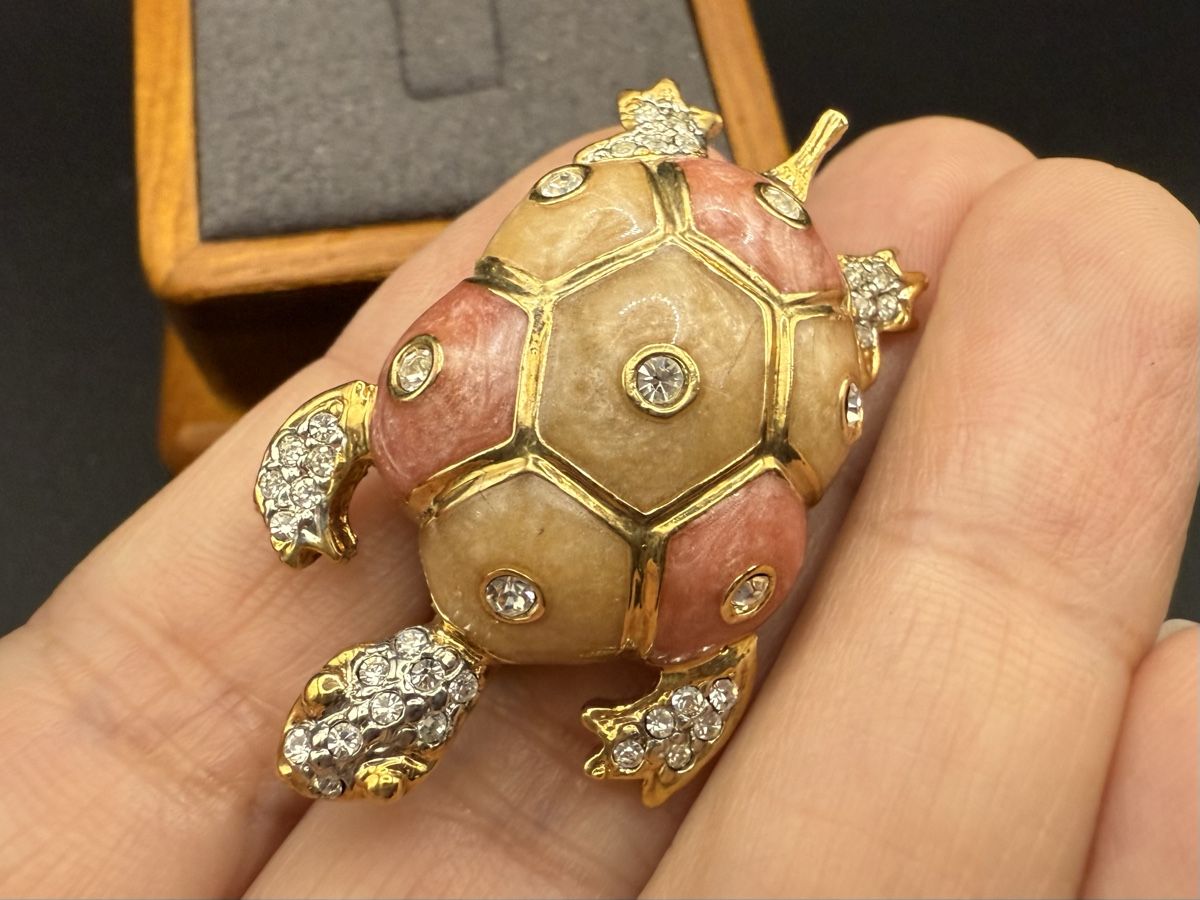 Spille & Fermagli: Vintage Schildkröten-Brosche mit Strasssteinen, Emailliert – Usato da Lamone venduto da LaCantinaMagica 7