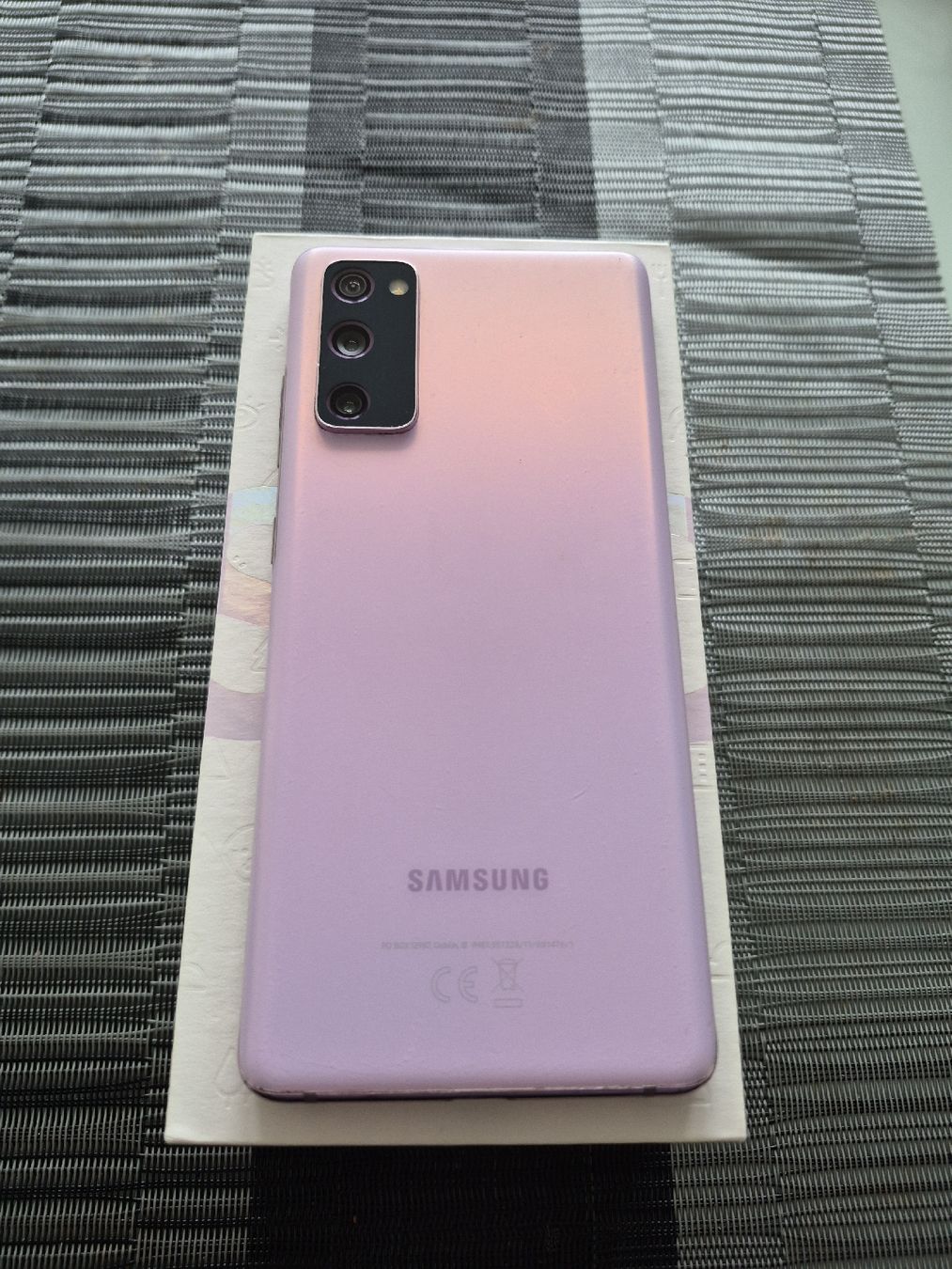 Samsung Telefoni cellulari / Smartphones: Samsung galaxy S20 FE. – Usato da Diessenhofen venduto da baby000