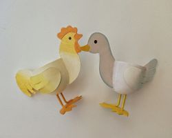 Zwei Eierbecher Huhn und Ente