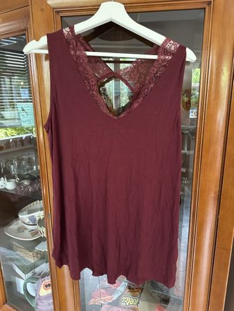 Top burgundy M