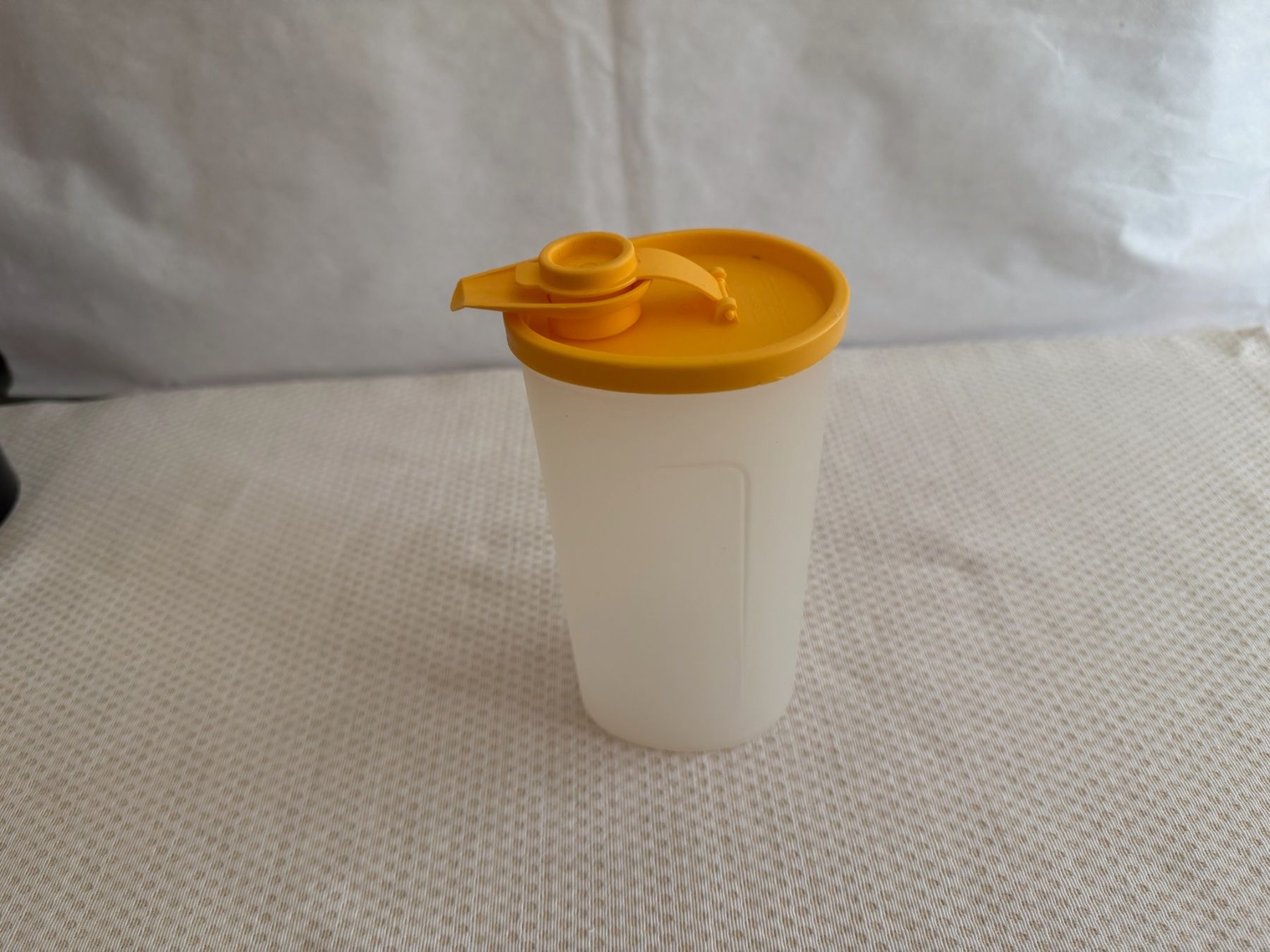 Tupperware Contenitori & Simili: Tupperware - récipient - shaker – Usato da Sion venduto da accroshoes