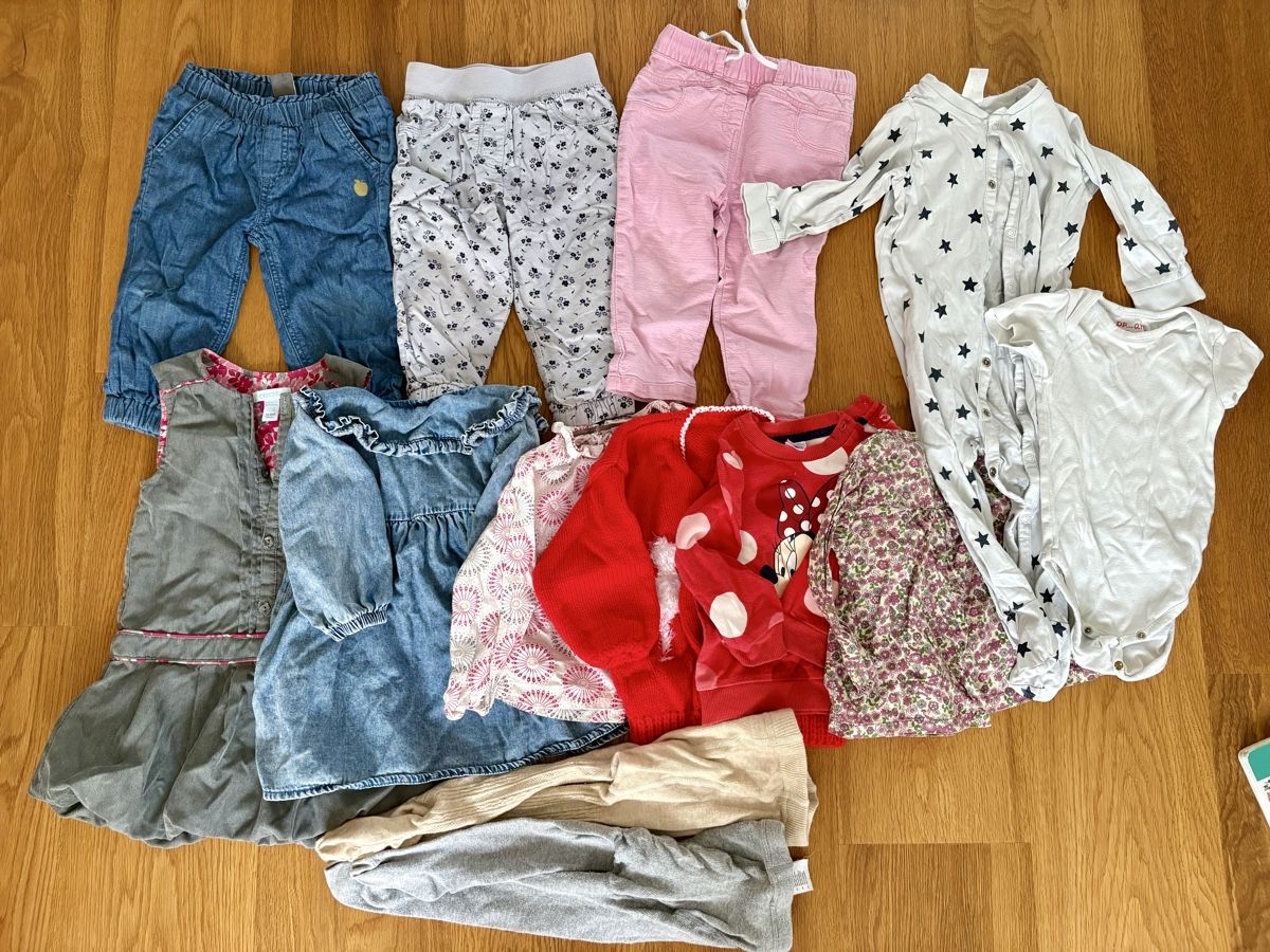 Ensembles coordonnés: Mädchen-Kleiderpaket, Gr. 80 – D'occasion à Gelterkinden par Nthk467