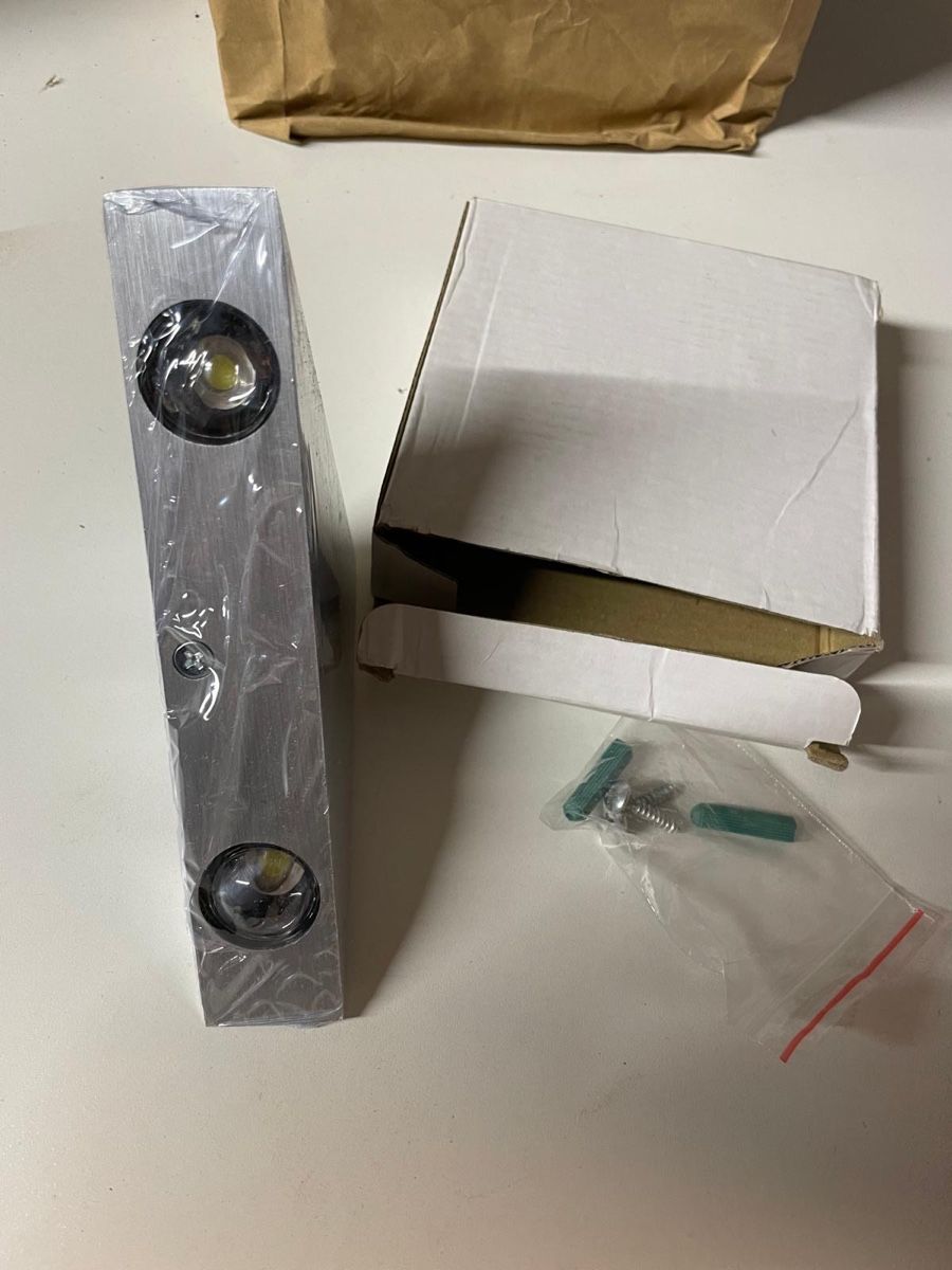 Lampes: silver triangular lamp – Neuf avec emballage d'origine à Seuzach par Diamand28 1