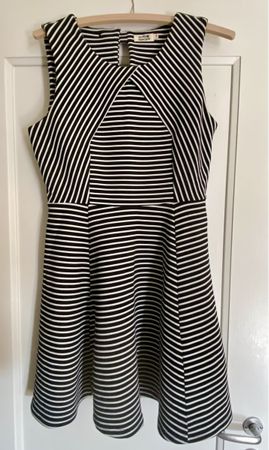 Molly Bracken Kleid Gr. S, Schwarz-Weiss gestreift,