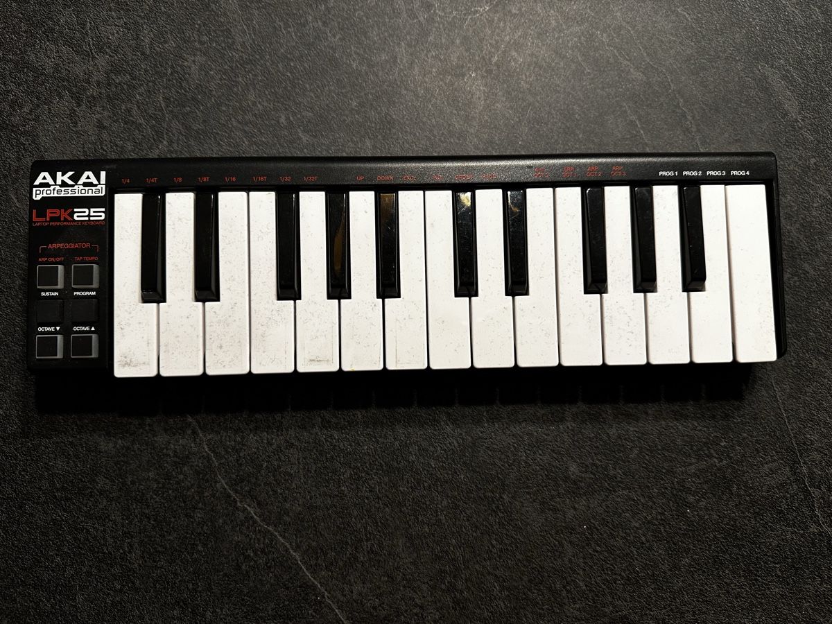 Akai Strumenti musicali: AKAI LPK 25 – Usato da Lyss venduto da REAL-R 2