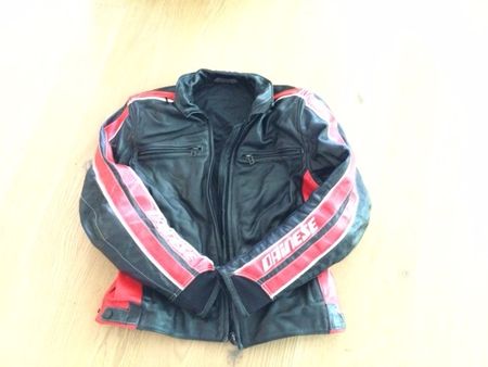 Damen Leder Töffkombi von Dainese schwarz//rote